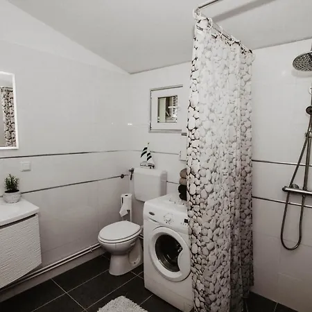 House Peroj, Wi-fi, Free Parking, Garden, Hot Tube, Pet Friendly *