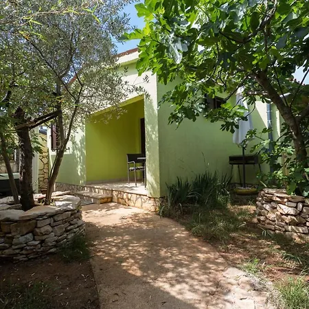 House Peroj, Wi-fi, Free Parking, Garden, Hot Tube, Pet Friendly アパート ペロイ