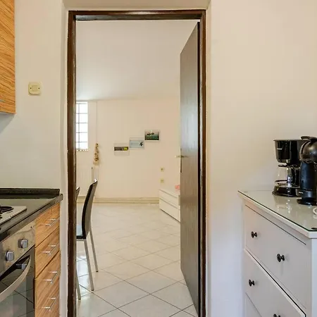 House Peroj, Wi-fi, Free Parking, Garden, Hot Tube, Pet Friendly * Перой