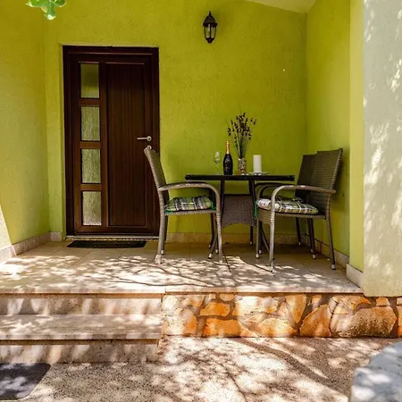 House Peroj, Wi-fi, Free Parking, Garden, Hot Tube, Pet Friendly