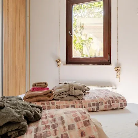 House Peroj, Wi-fi, Free Parking, Garden, Hot Tube, Pet Friendly Apartament Peroj