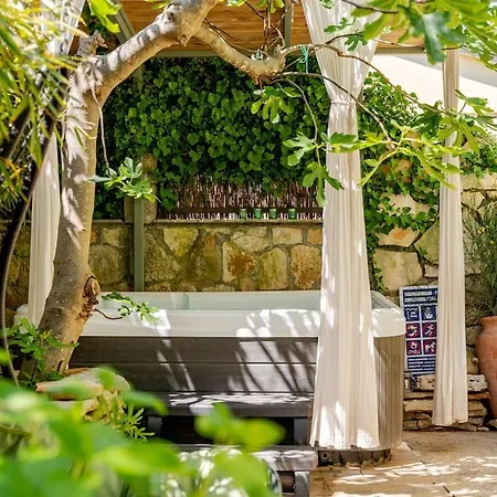 House Peroj, Wi-fi, Free Parking, Garden, Hot Tube, Pet Friendly