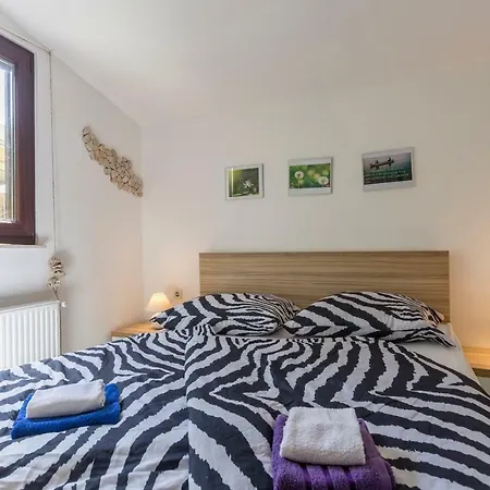 Апартаменты House Peroj, Wi-fi, Free Parking, Garden, Hot Tube, Pet Friendly *