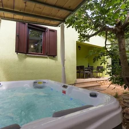 Апартаменты House Peroj, Wi-fi, Free Parking, Garden, Hot Tube, Pet Friendly