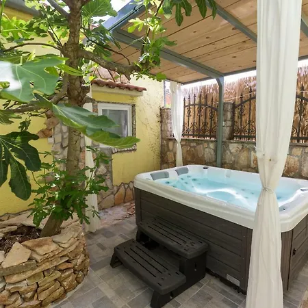 House Peroj, Wi-fi, Free Parking, Garden, Hot Tube, Pet Friendly Апартаменты