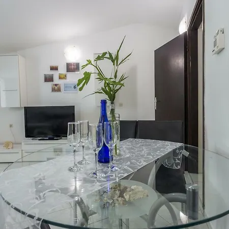 House Peroj, Wi-fi, Free Parking, Garden, Hot Tube, Pet Friendly *
