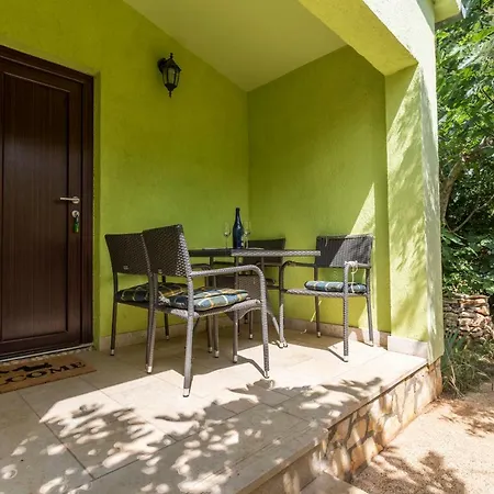 House Peroj, Wi-fi, Free Parking, Garden, Hot Tube, Pet Friendly