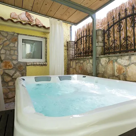 Апартаменты House Peroj, Wi-fi, Free Parking, Garden, Hot Tube, Pet Friendly Перой