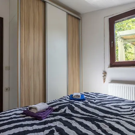 House Peroj, Wi-fi, Free Parking, Garden, Hot Tube, Pet Friendly Перой