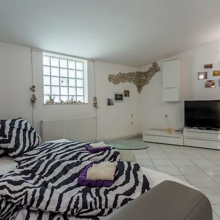 Апартаменты House Peroj, Wi-fi, Free Parking, Garden, Hot Tube, Pet Friendly Перой